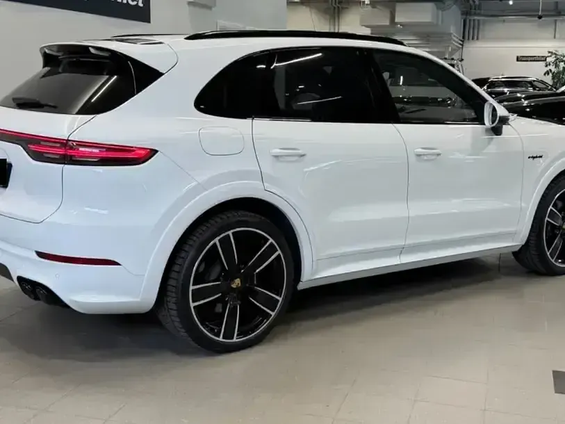 Gebraucht Porsche Cayenne E-Hybrid Platinum Edition 462 PS (339 kW) 2023 Weiß SUV