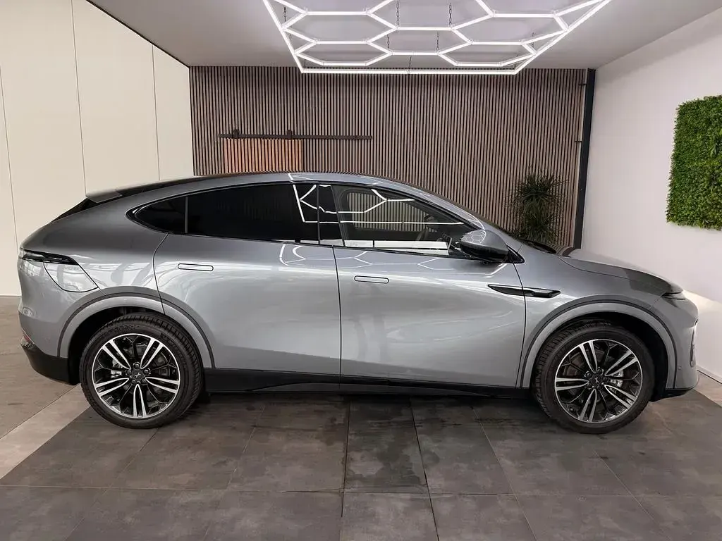 Neu XPENG G6 189 kW (258 PS) 2026 Silber SUV