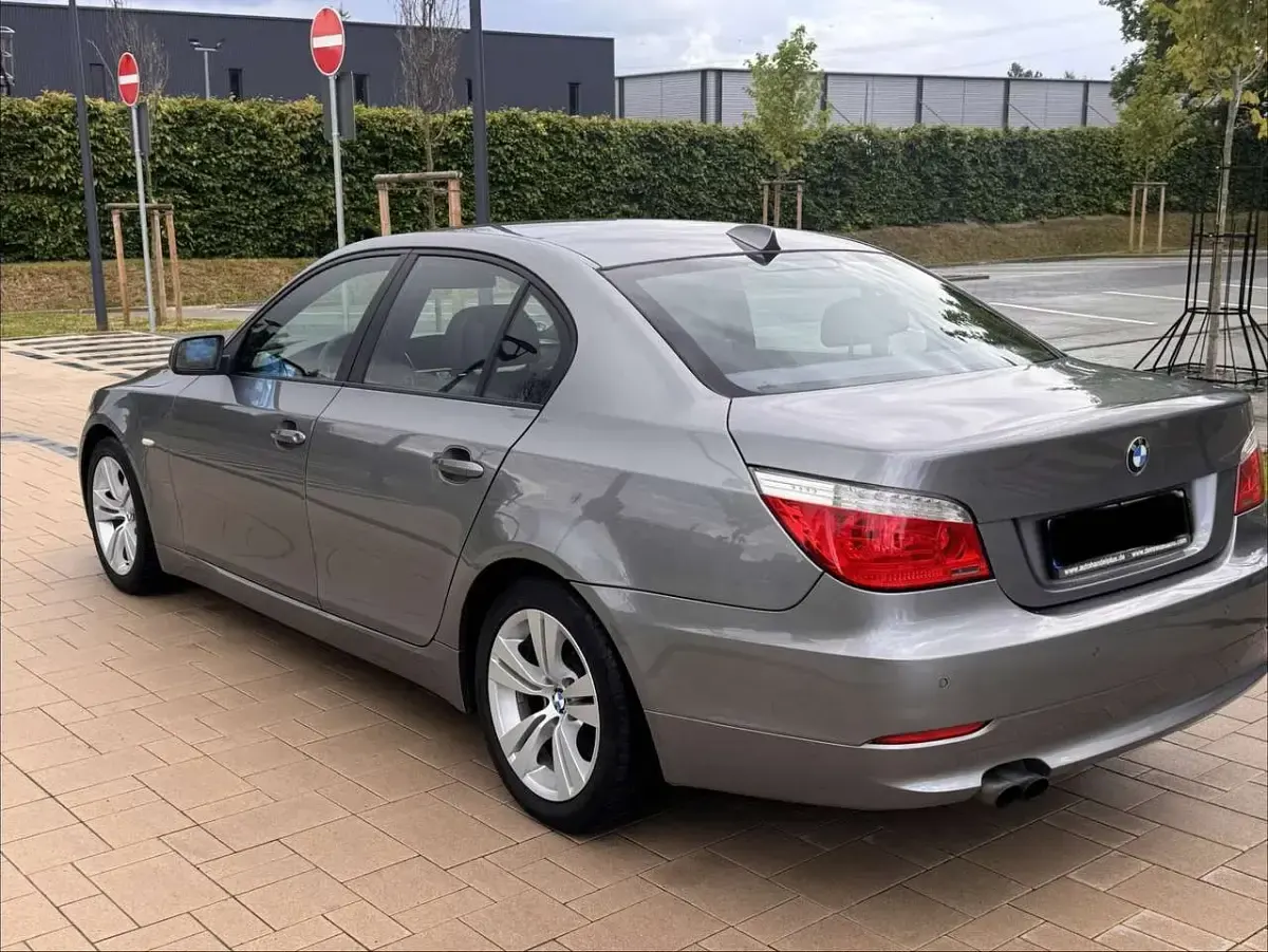 Gebraucht BMW 523 Lifestyle 190 PS (139 kW) 2009 Grau Limousine
