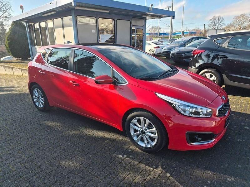 Gebraucht Kia Ceed 135 PS (99 kW) 2017 Rot Kleinwagen