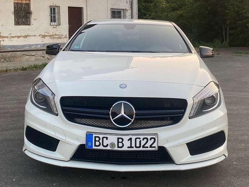 Weiß Gebraucht 2014 Mercedes A180 AMG line Limousine | 12.800 € (Etwas zu teuer) - Bild 1/4