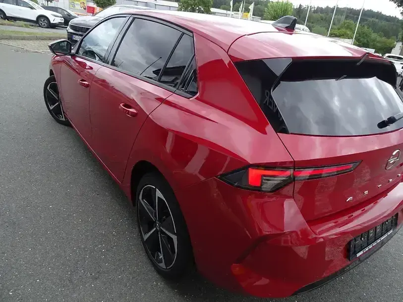 Gebraucht Opel Astra Elegance 110 PS (80 kW) 2023 Peperocino red Kleinwagen