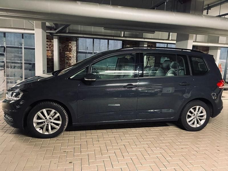 Gebraucht VW Touran 116 PS (85 kW) 2019 Grau Van / Kleinbus