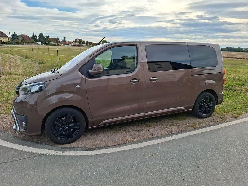 Braun Gebraucht 2017 Toyota Proace Van | 22.900 € (Teuer) - Bild 1/4