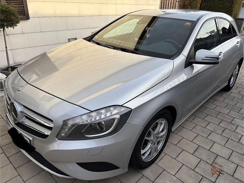 Silber Gebraucht 2013 Mercedes A220 Urban Limousine | 14.490 € (Guter Preis) - Bild 1/4