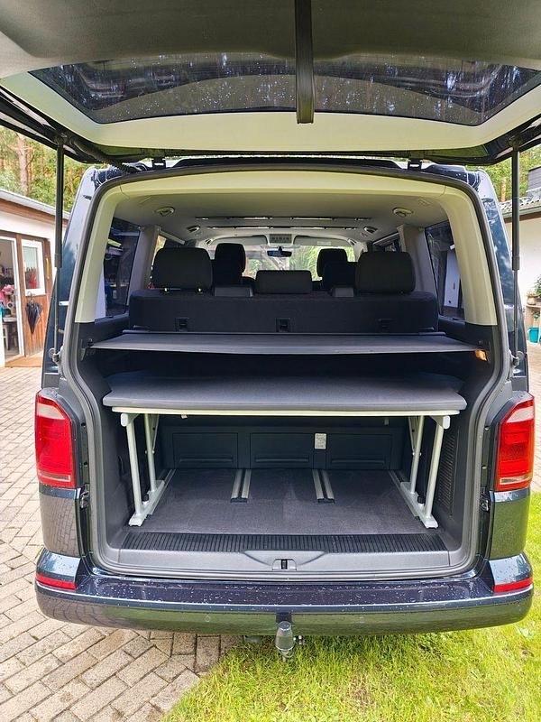 Second-hand VW Multivan 150 CP (110 kW) 2016 Albastru Monovolum