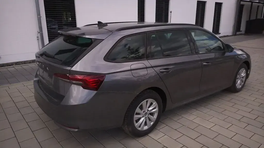 Gebraucht Skoda Octavia Business Line 150 PS (110 kW) 2025 Grau Kombi