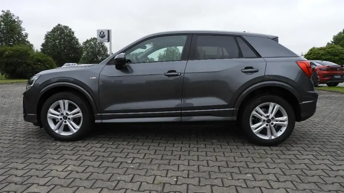 Gebraucht Audi Q2 S-Line 150 PS (110 kW) 2023 Daytonagrau perleffekt SUV