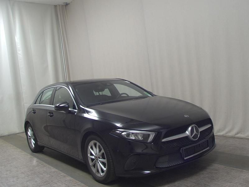 Gebraucht Mercedes A200 Progressive 163 PS (119 kW) 2019 Schwarz Limousine