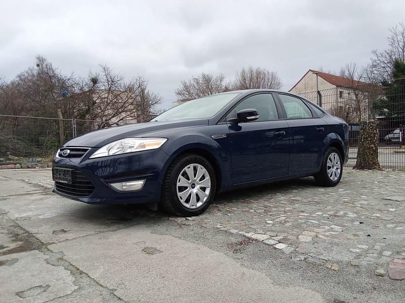 Gebraucht Ford Mondeo Ambiente 140 PS (102 kW) 2013 Blau Limousine
