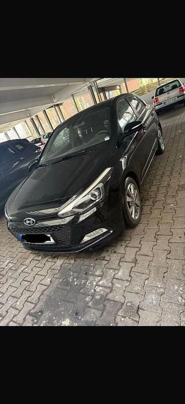 Gebraucht Hyundai i20 Style 84 PS (61 kW) 2017 Schwarz Kleinwagen