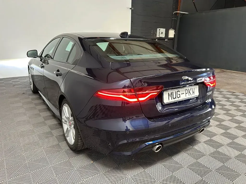 Gebraucht Jaguar XE R-Dynamic 250 PS (183 kW) 2020 Blau Limousine