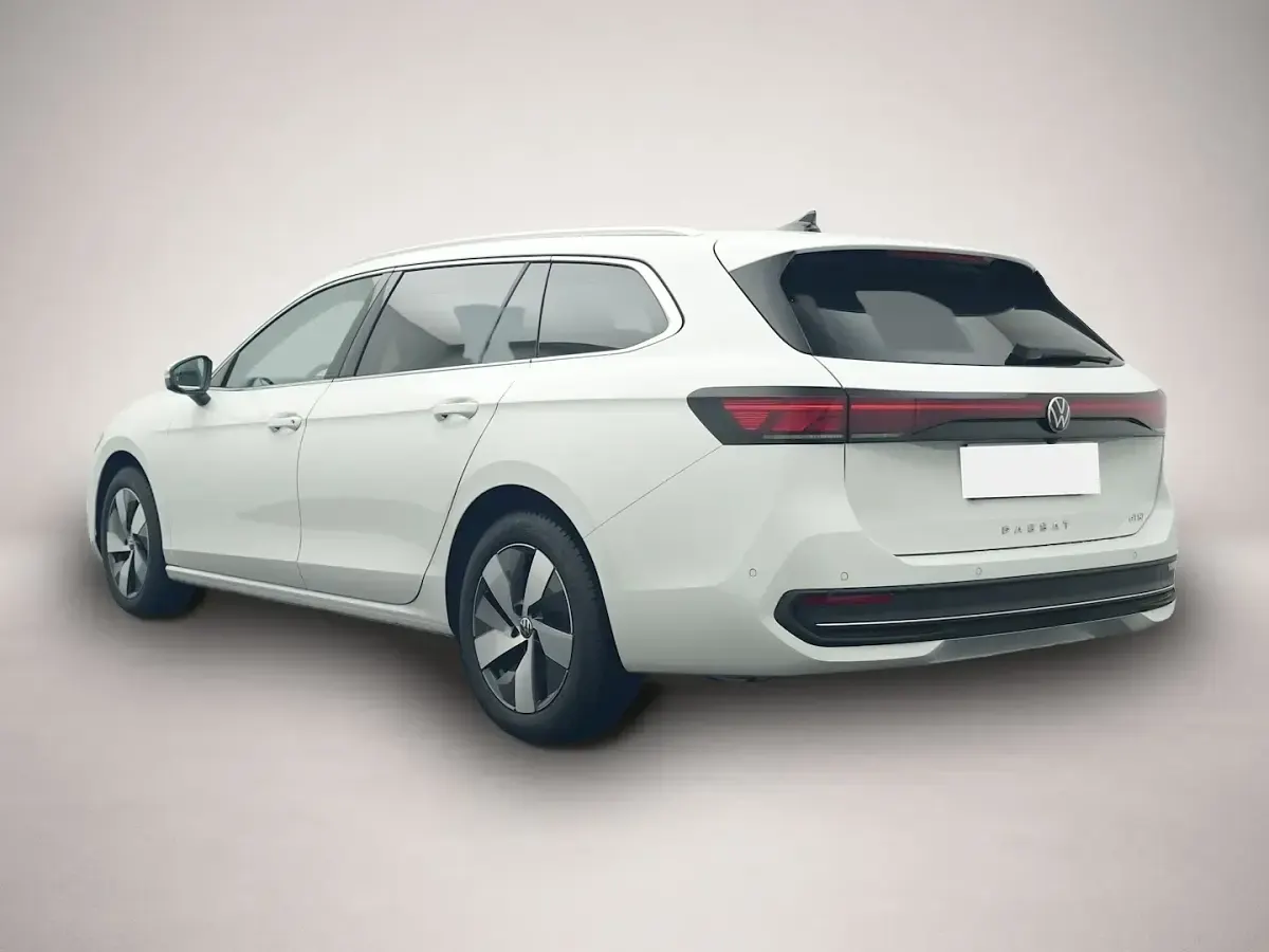 Gebraucht VW Passat Business 150 PS (110 kW) 2025 Weiß Kombi