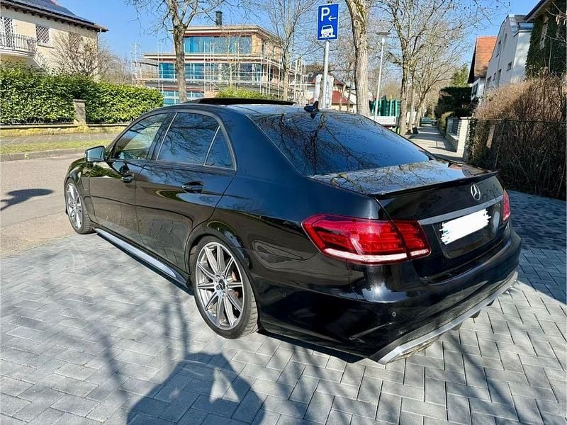 Gebraucht Mercedes E300 AMG 231 PS (169 kW) 2015 Schwarz Limousine