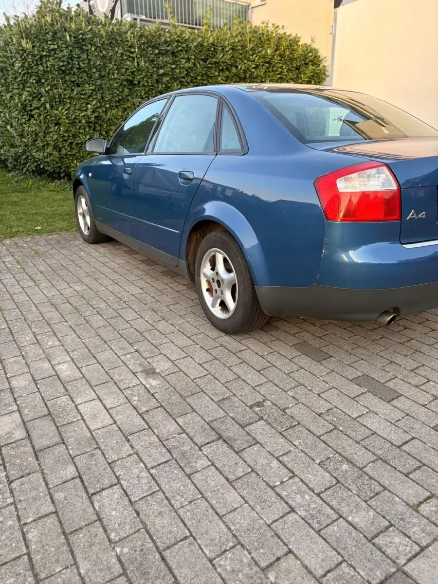 Gebraucht Audi A4 130 PS (95 kW) 2003 Blau Kombi