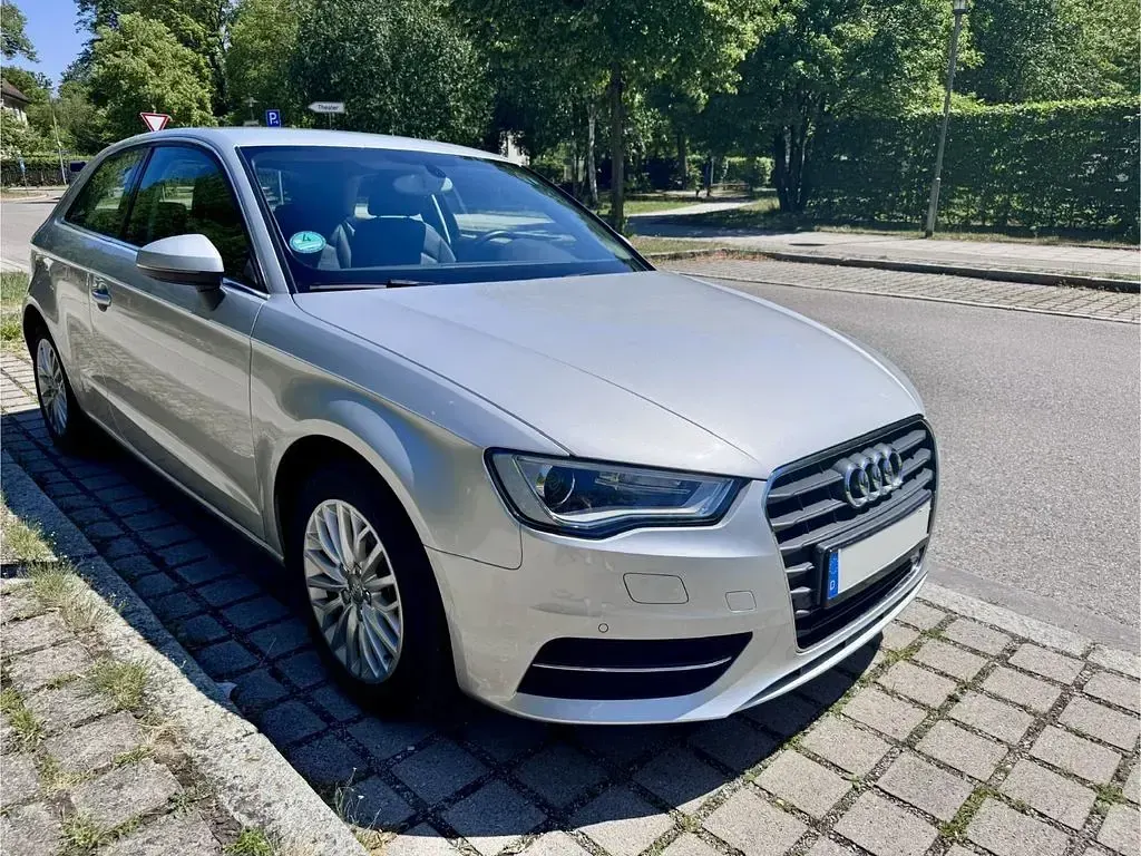Gebraucht Audi A3 Ambiente 122 PS (89 kW) 2013 Silber Kleinwagen