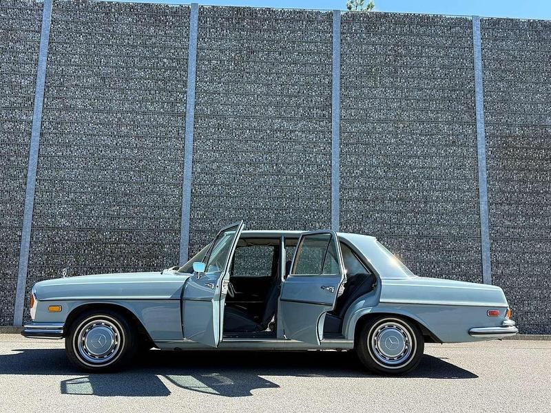 Blau Gebraucht 1972 Mercedes 280 Limousine | 45.000 € - Bild 1/4