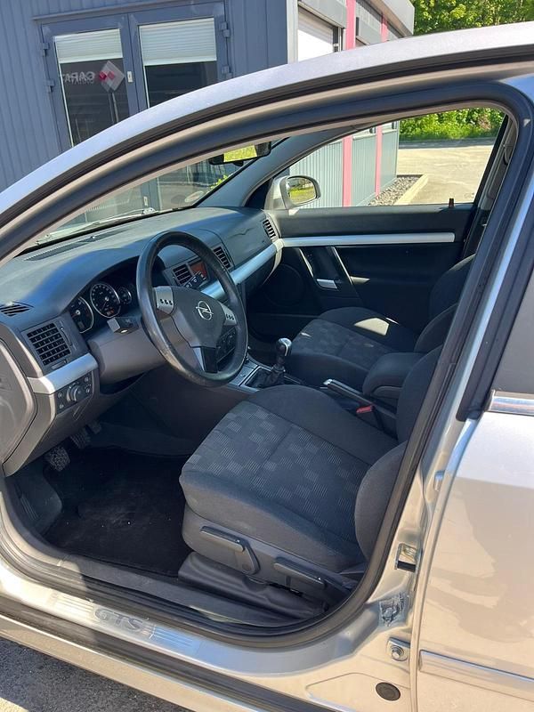 Gebraucht Opel Vectra 100 PS (73 kW) 2003 Silber Limousine