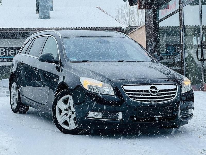 Schwarz Gebraucht 2011 Opel Insignia Design Edition Kombi | 4.499 € (Guter Preis) - Bild 1/4