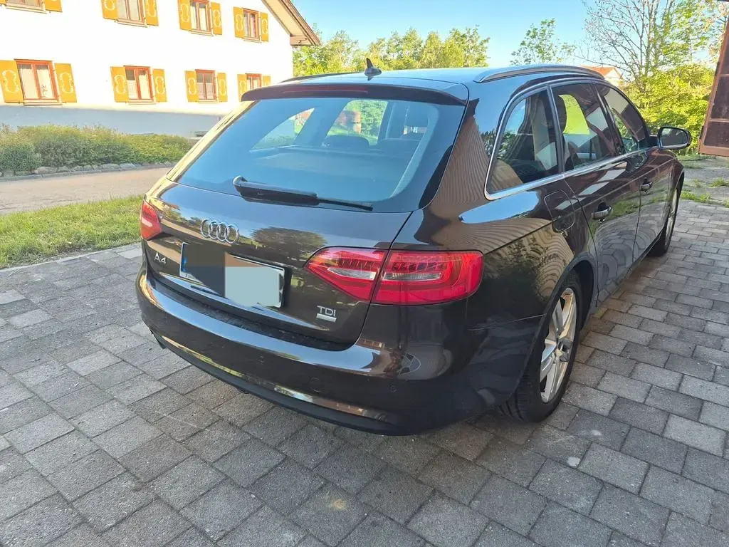 Gebraucht Audi A4 Ambiente 163 PS (119 kW) 2015 Braun Kombi