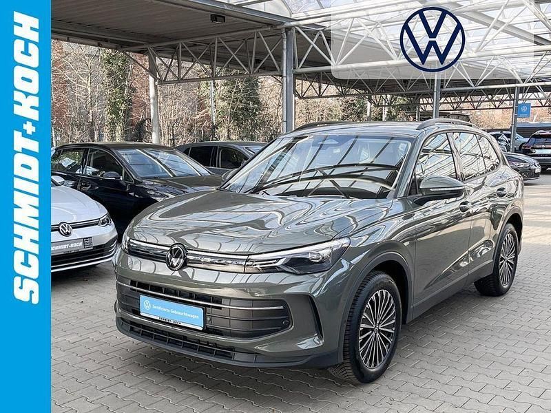 Cipressinogrün Gebraucht 2024 VW Tiguan Life SUV | 35.730 € (Fairer Preis) - Bild 1/4
