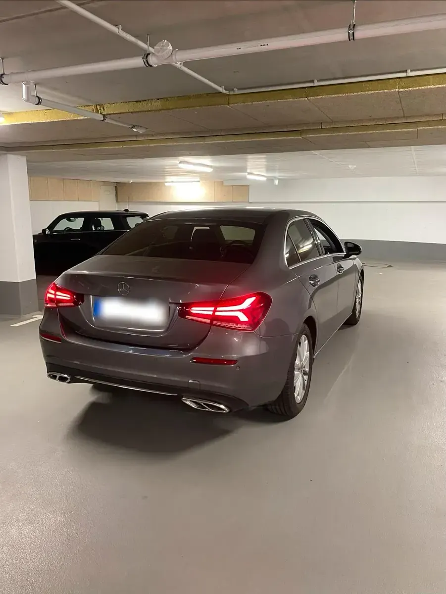 Gebraucht Mercedes A180 136 PS (100 kW) 2019 Grau Limousine
