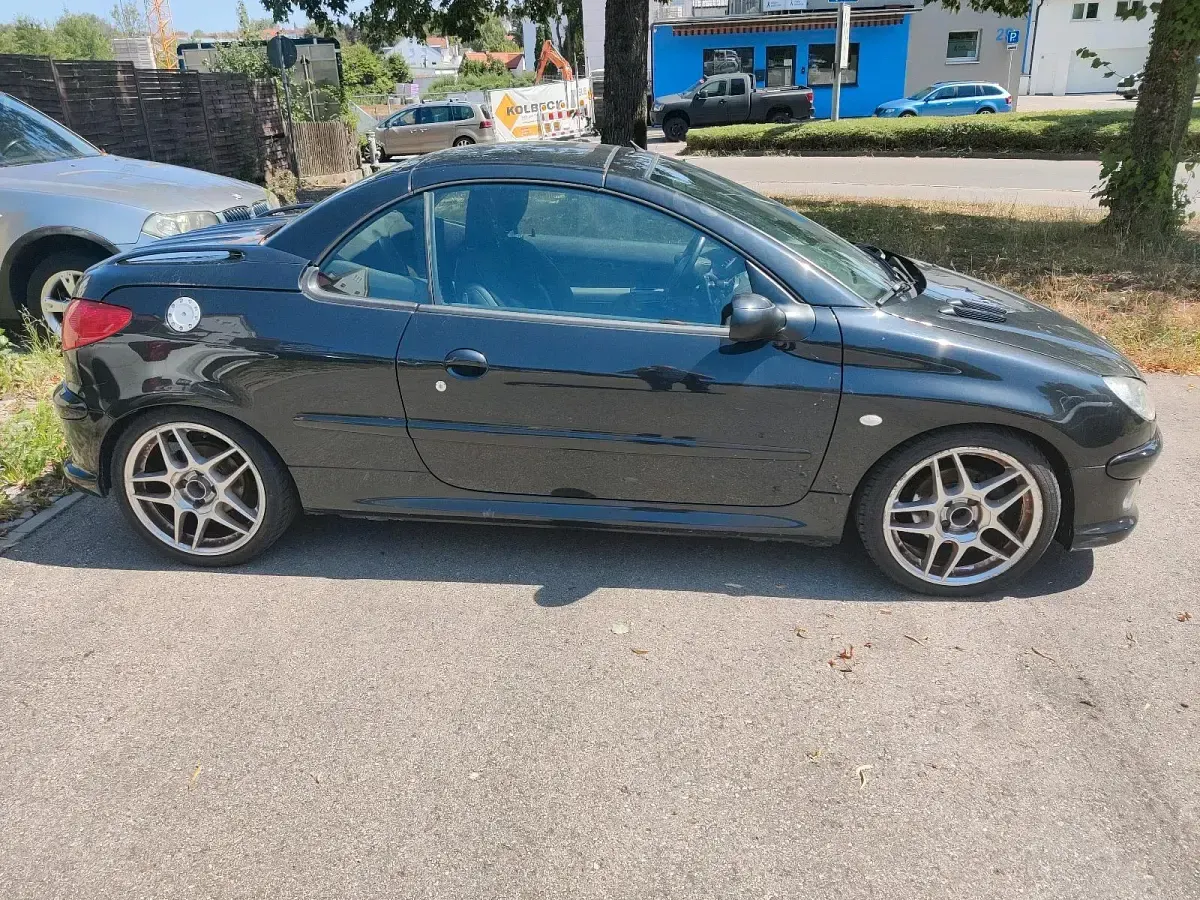Gebraucht Peugeot 206 CC 110 PS (80 kW) 2004 Schwarz Cabrio