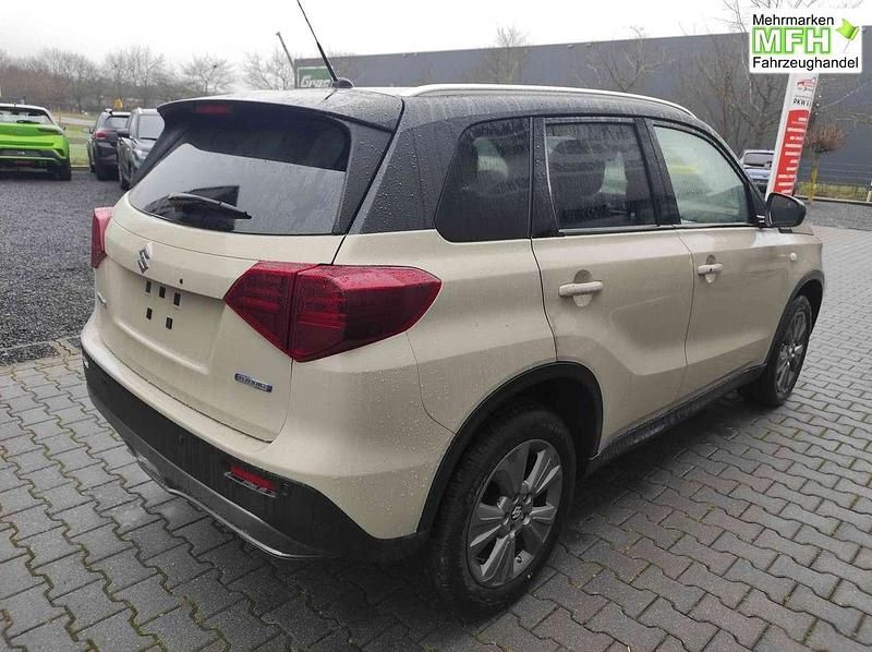 Neu Suzuki Vitara Comfort+ 110 PS (80 kW) 2025 Beige / dach schwarz SUV