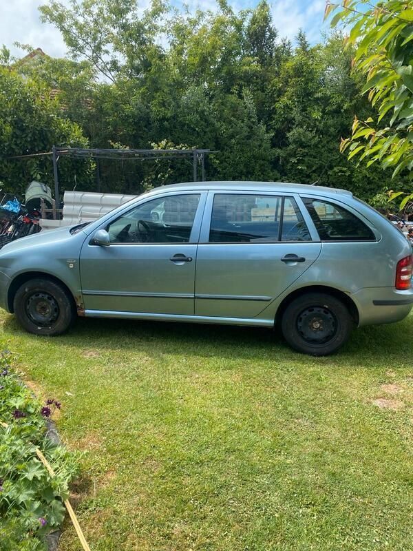 Silber Gebraucht 2002 Skoda Fabia Kombi | 330 € - Bild 1/4