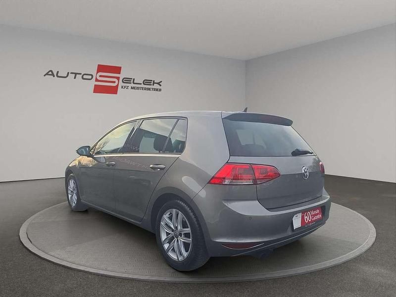 Gebraucht VW Golf VII Highline 140 PS (102 kW) 2013 Limestone grey metallic Limousine