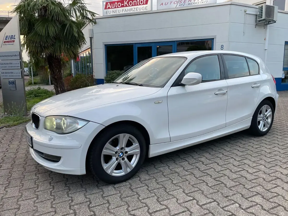 Gebraucht BMW 116 122 PS (89 kW) 2011 Weiß Kleinwagen