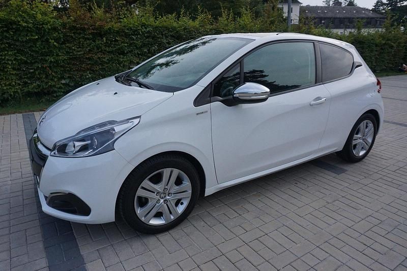Weiß Gebraucht 2017 Peugeot 208 Style Kleinwagen | 6.200 € (Fairer Preis) - Bild 1/4