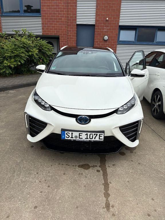 Weiß Gebraucht 2019 Toyota Mirai Limousine | 15.000 € (Etwas zu teuer) - Bild 1/4
