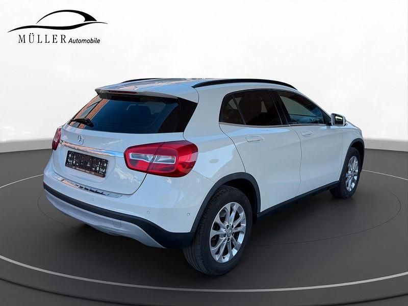 Gebraucht Mercedes GLA250 Style 211 PS (155 kW) 2015 Weiß SUV