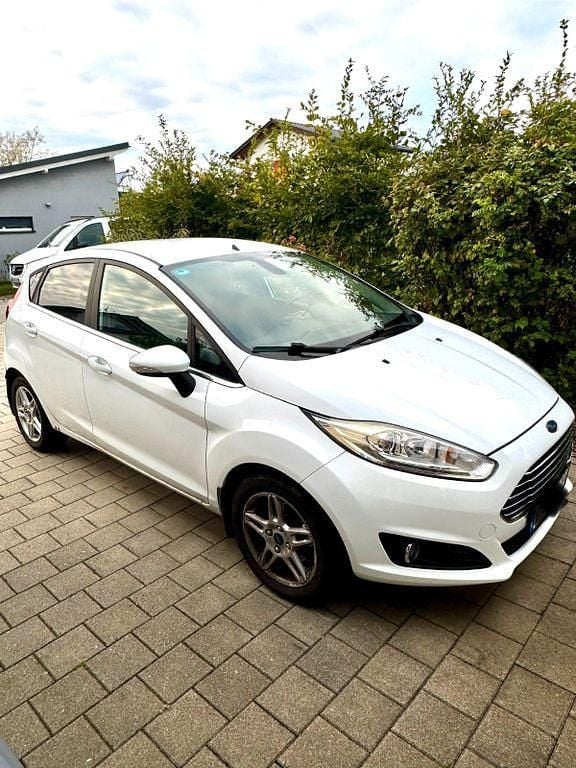 Weiß Gebraucht 2013 Ford Fiesta SYNC Edition Kleinwagen | 4.790 € (Guter Preis) - Bild 1/4
