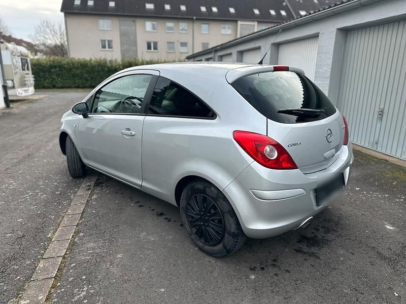 Gebraucht Opel Corsa 69 PS (50 kW) 2011 Silber Kleinwagen