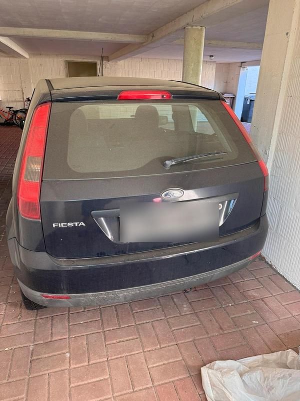 Gebraucht Ford Fiesta 70 PS (51 kW) 2004 Schwarz Kleinwagen