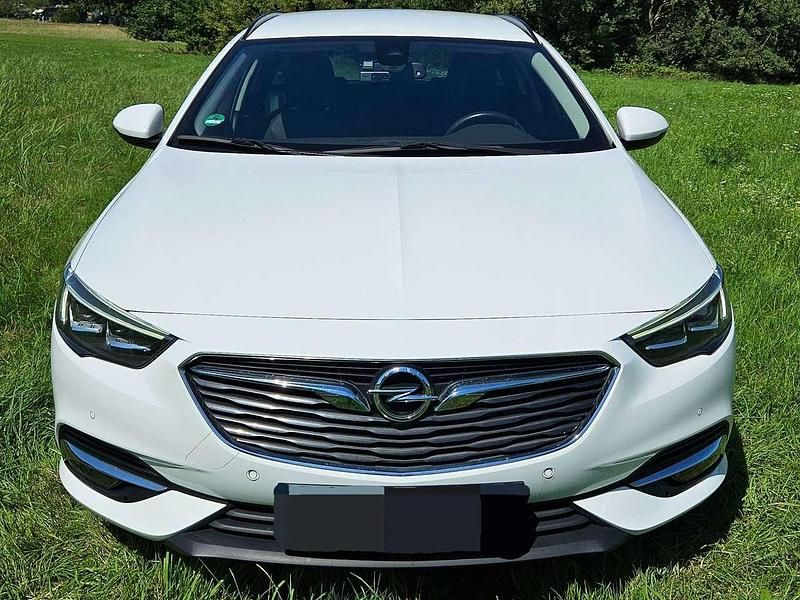 Weiß Gebraucht 2017 Opel Insignia Kombi | 9.850 € (Guter Preis) - Bild 1/4