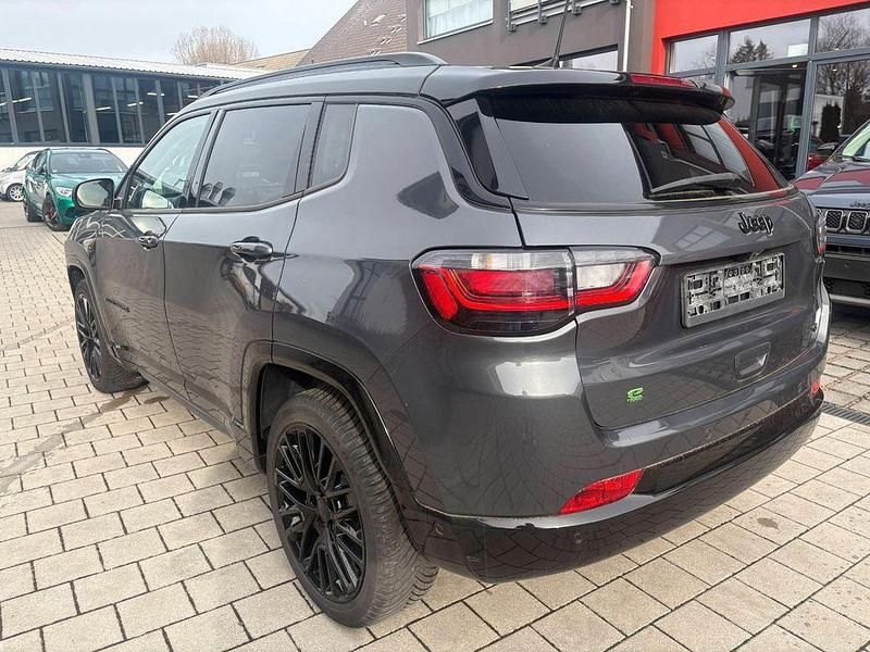 Gebraucht Jeep Compass 131 PS (96 kW) 2023 Grau SUV