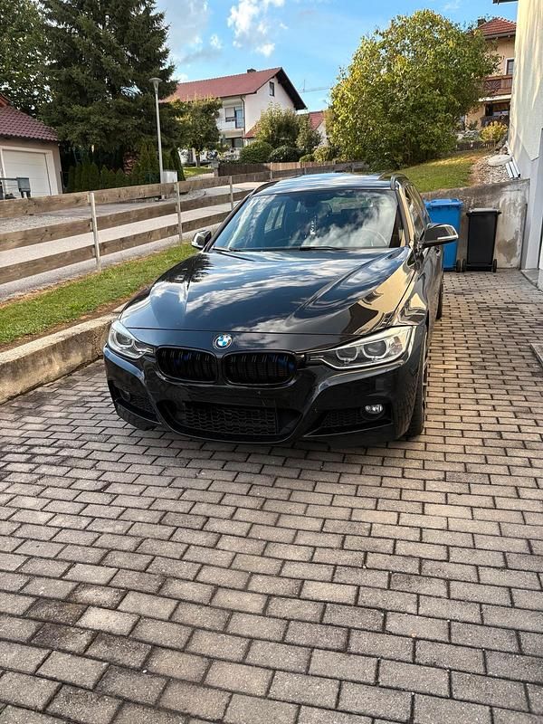 Schwarz Gebraucht 2015 BMW 320 Shadowline Kombi | 14.800 € (Fairer Preis) - Bild 1/4
