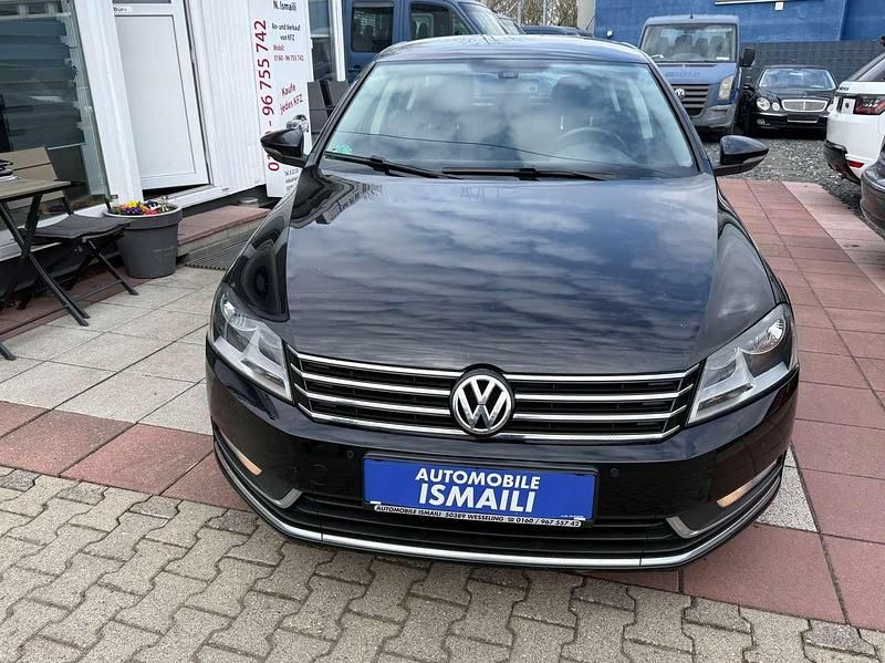 Gebraucht VW Passat Comfortline 105 PS (77 kW) 2013 Deep black perleffekt Limousine