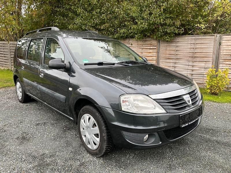 Grau Gebraucht 2010 Dacia Logan Lauréate Limousine | 1.250 € (Guter Preis) - Bild 1/4