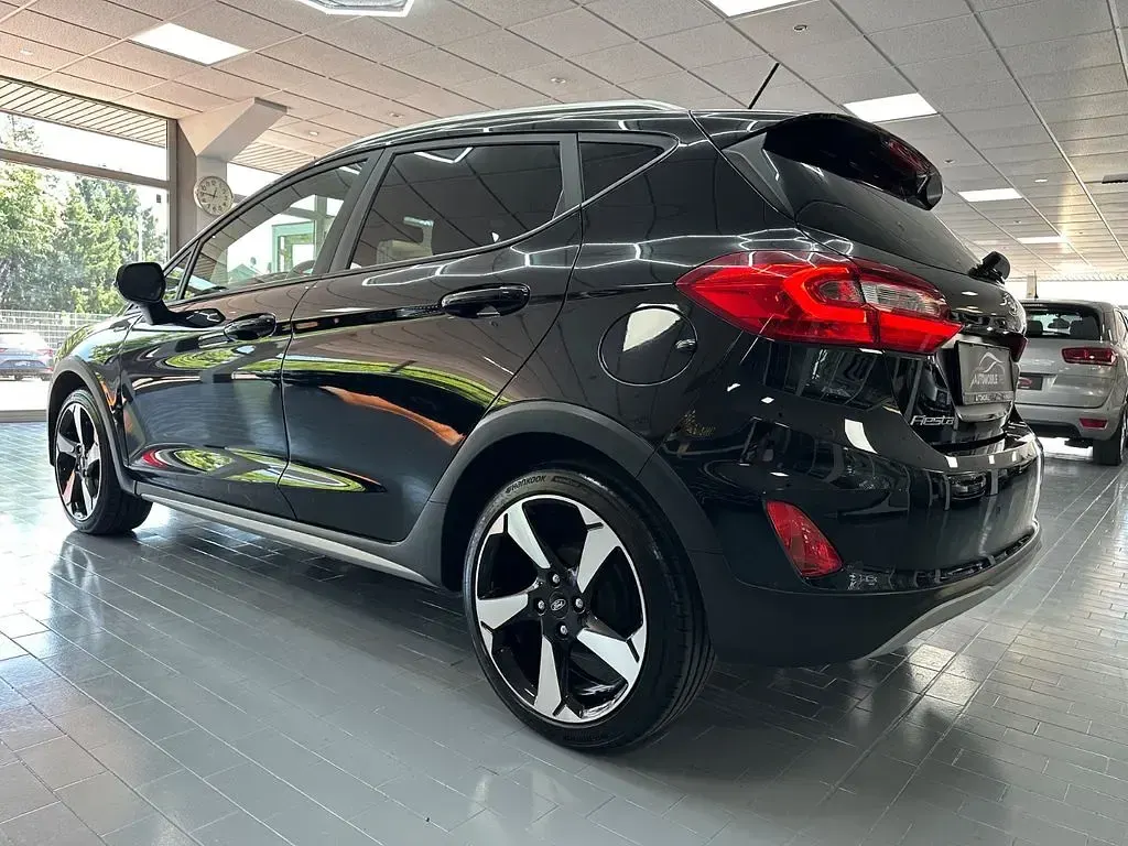Gebraucht Ford Fiesta Active 101 PS (74 kW) 2019 Schwarz Kleinwagen