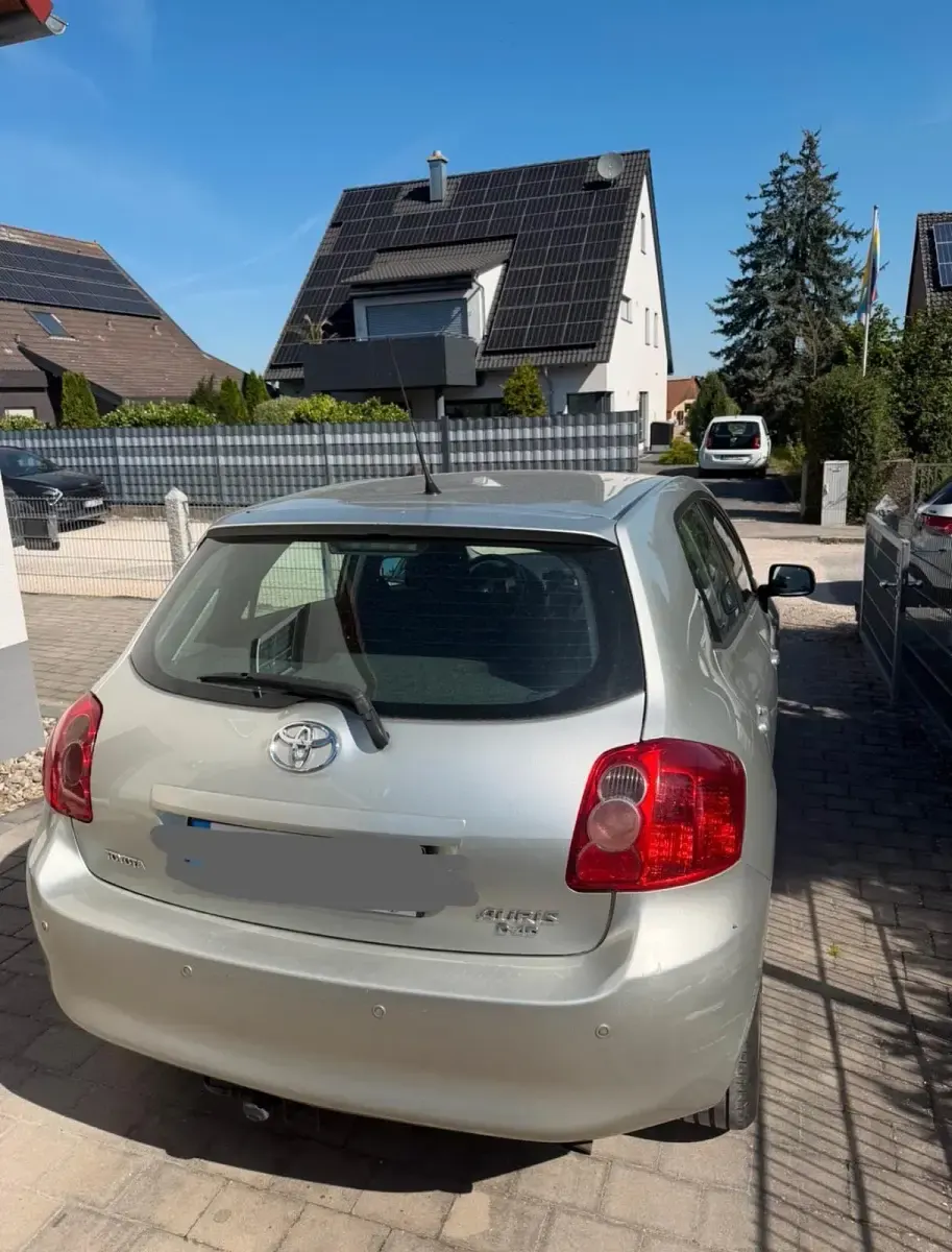 Gebraucht Toyota Auris 126 PS (92 kW) 2007 Silber Kleinwagen