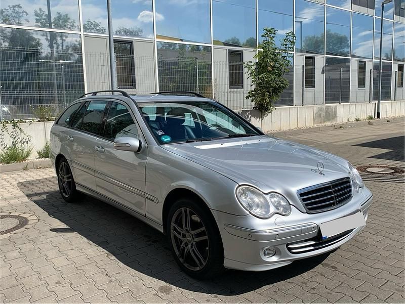 Silber Gebraucht 2006 Mercedes C320 Avantgarde Kombi | 2.250 € (Fairer Preis) - Bild 1/4