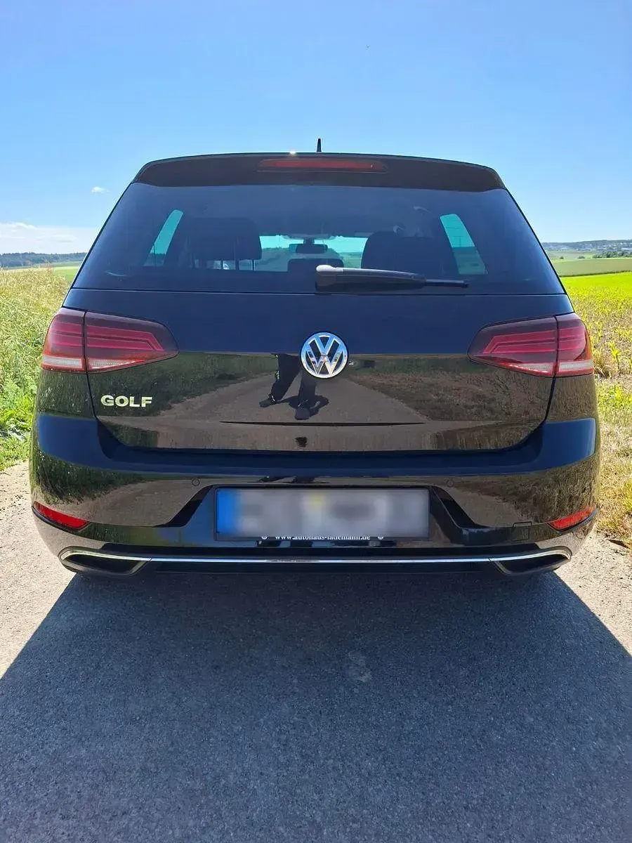 Gebraucht VW Golf VII Sound 110 PS (80 kW) 2018 Schwarz Limousine