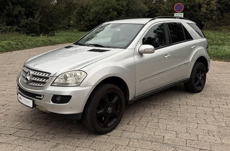 Silber Gebraucht 2006 Mercedes ML280 SUV | 8.990 € (Teuer) - Bild 1/4