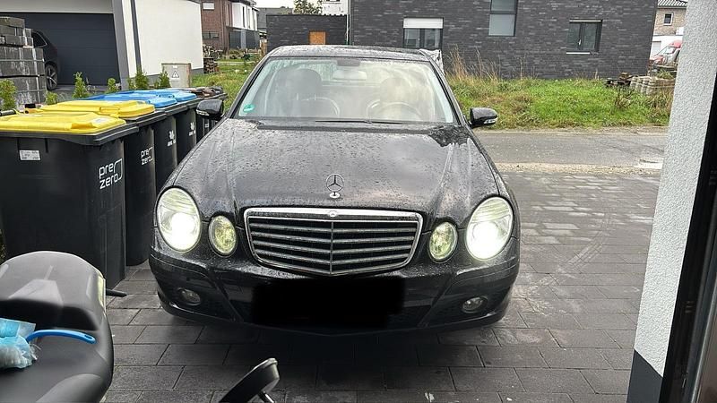 Schwarz Gebraucht 2006 Mercedes E280 Limousine | 4.799 € (Guter Preis) - Bild 1/4