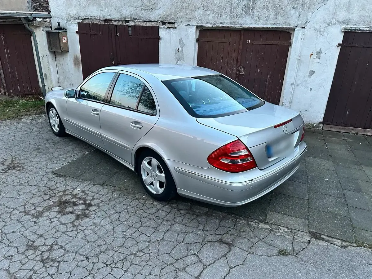 Second-hand Mercedes E200 163 CP (119 kW) 2004 Argintiu Berlinǎ