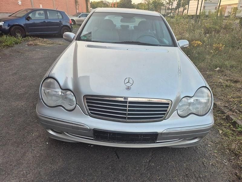Silber Gebraucht 2000 Mercedes C180 Avantgarde Limousine | 3.950 € (Etwas zu teuer) - Bild 1/4